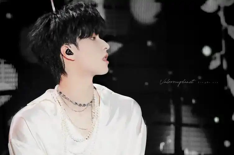 严浩翔头像壁纸