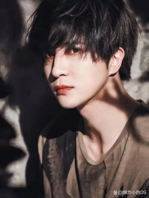 薛之谦#       薛之谦:多才多艺的音乐才子与成功商人   薛之谦,1983