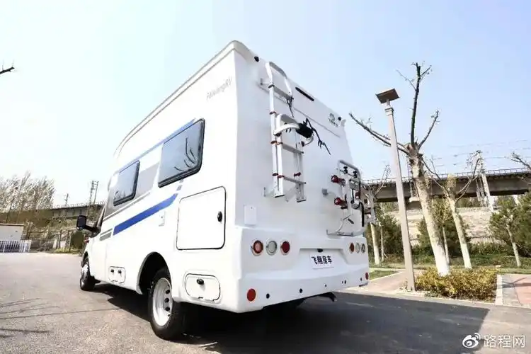 五一房车展新款飞翔t型房车电动航空座椅升降橱柜旋转马桶