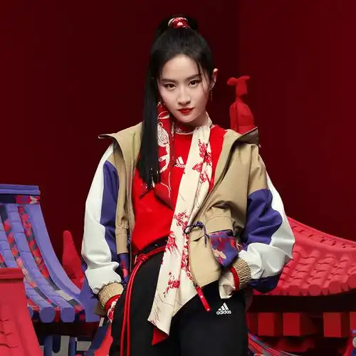 adidas阿迪达斯2021刘亦菲同款女子cny新年款运动卫衣套衫gp0708