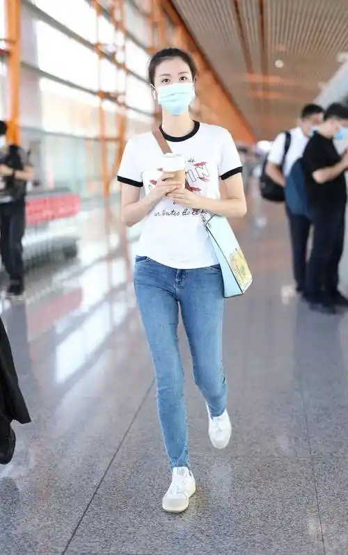 牛仔裤或短裤都是很好的选择王楚然.