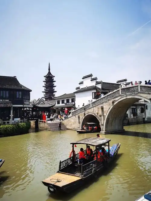 据清陈元模著《淞南志》载,昆山县东南36里,川乡有水曰千墩浦,盖淞江