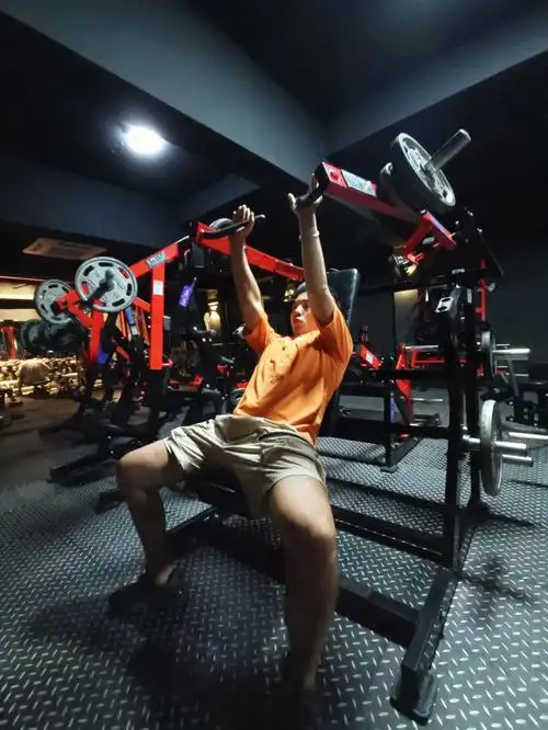 墙裂推荐沈阳健身房天花板