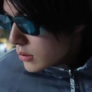 干净文艺气质真人男生头像集船在雾中远行