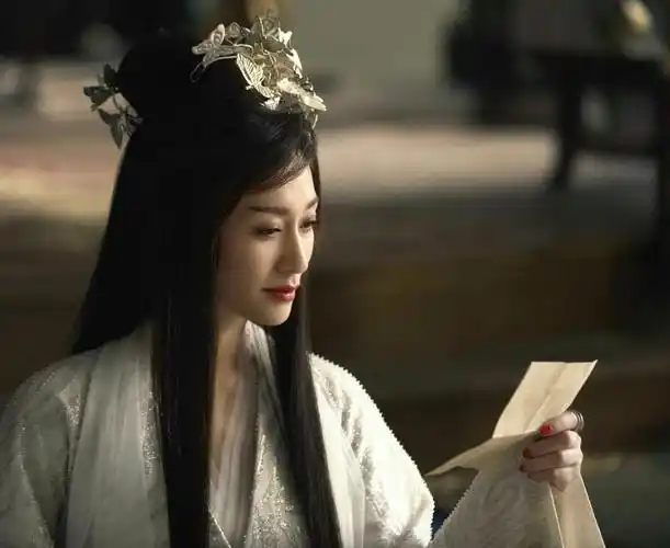 8位没"少女感"的女明星,20多岁显老,同龄人老了她们却反超了