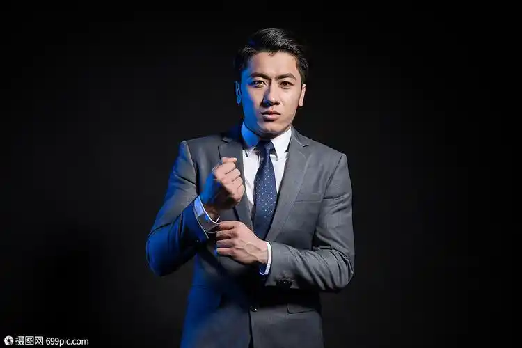 照片 人物情感 人像 创意商务男性形象照.jpg
