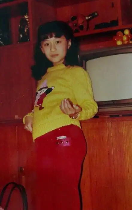 闺秘形象代言人陈德容晒成长照 从小美到大