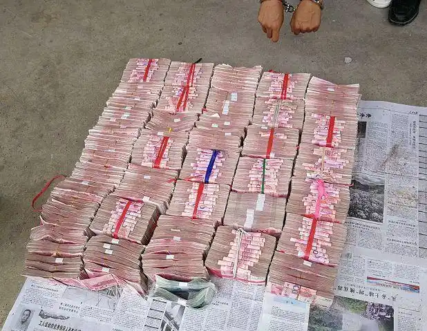 广西破烂民房墙里被抠出几百万现金?警方这样回应