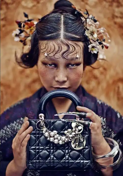 原创又一名人涉嫌辱华?陈漫作品疑贬低女性,"眯眯眼"造型丑到生气