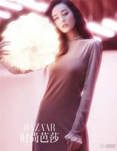 迪丽热巴最新时尚大片曝光 造型梦幻唯美画风惊艳 (1/8)