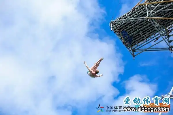 男子极限跳水跳台高度为26-28米,是世界上起跳高度最高的跳水运动.