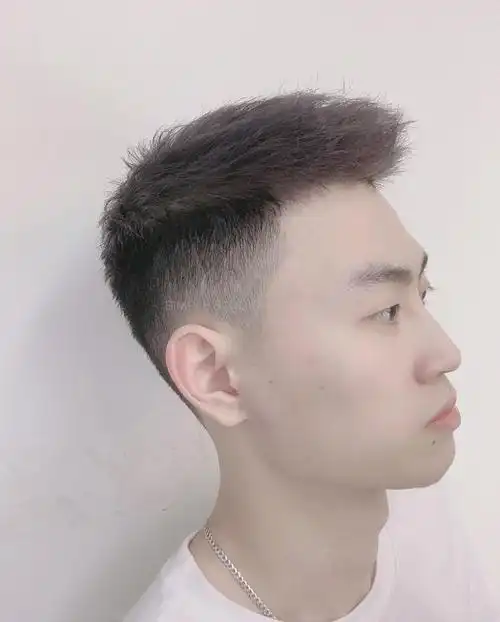 当下"最火男士发型"19款,蓬松时尚显精神,帅气的男生都在剪