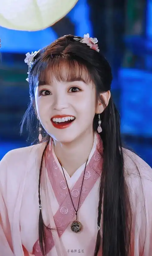 田曦薇##田曦薇我的宠物少将军# 小薄荷 | 剧照 修图 cr@苍狗照落花