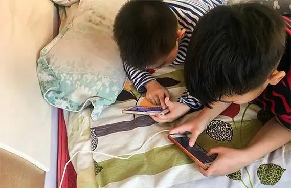 而且在近些年来,对于学生网络游戏的管理也在加强,相关部门多次出台