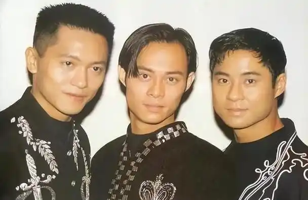 90年代的华语乐坛,由中国香港歌手蔡一智,苏志威,蔡一杰三人组成的"