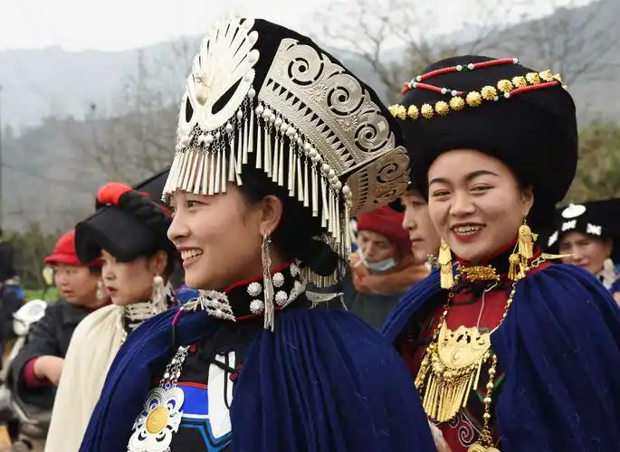 其它 重大活动中的彝人服饰 写美篇通过彝族祭祖活动,分享彝族的热情
