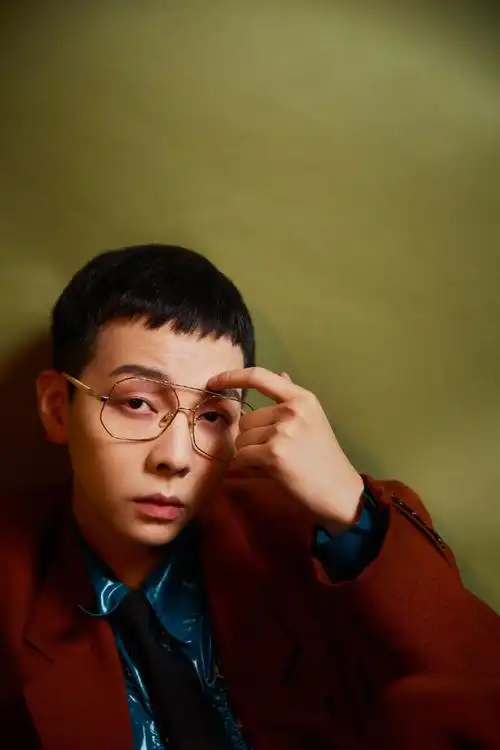 胡夏复古西装个性时尚写真图片