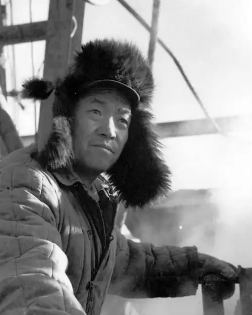 王进喜:"铁人"长眠,精神永存