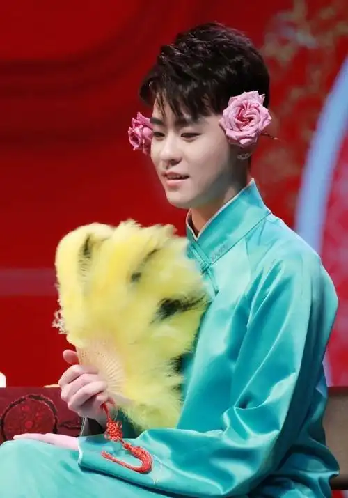 男明星簪花造型#【小科普:簪花磊磊】共有四场,分别饰演了柳银环和窦