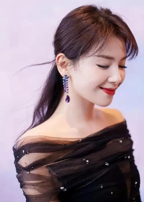 最美香肩艺人刘涛