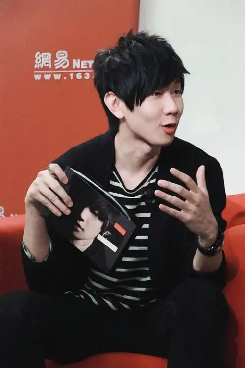 刘海厚笑容甜,最像小猫的时期    @林俊杰  #林俊杰#90#林俊杰不要