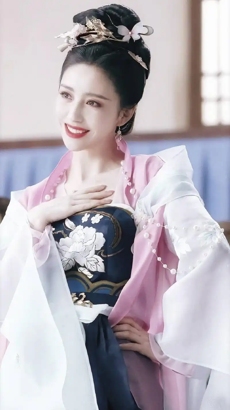 古典美人佟丽娅,回眸一笑百媚生说的就是她吧?