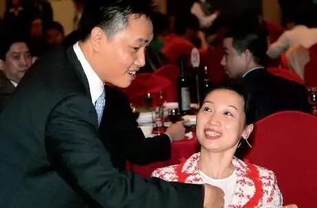 投行称国美正筹备将黄光裕手中556家非上市门店注入上市主体