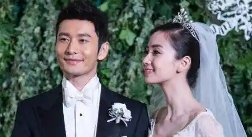 不少网友纷纷怀疑,baby是借黄晓明的东风成为黄晓明的妻子后,baby的