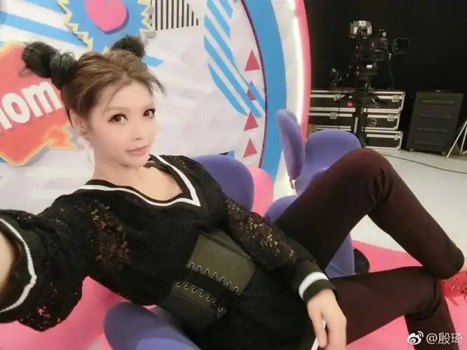 台湾名模,追她的男人手拉手可绕地球3圈,今嫁富商当豪门后妈 – 1024