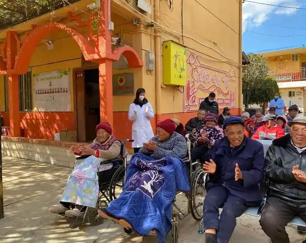 迎新春送温暖昆明市妇联组织开展敬老院慰问活动