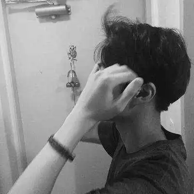 言辞:真人黑白男头酷高冷_男生头像_我要个性网