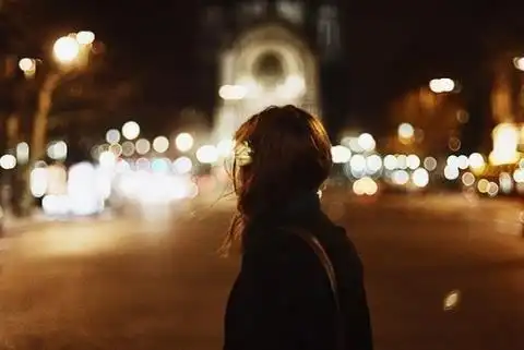 让人心碎的背影 女生伤感图片