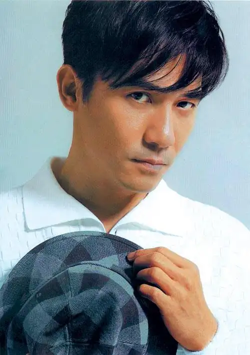 梁朝伟究竟有多帅?看到他的眼神就会被他深深的吸引