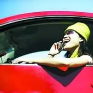 开车戴墨镜的美女头像图片