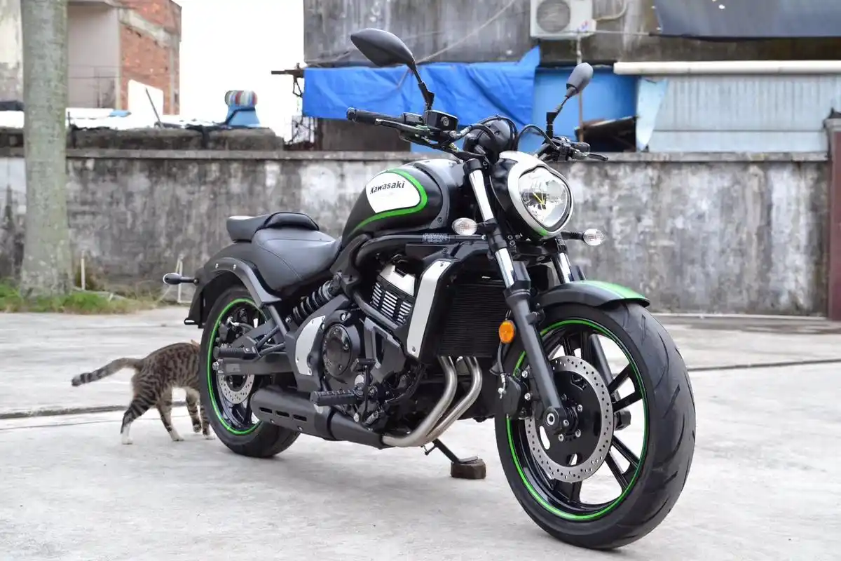 一款国内能买到的大排量太子车:川崎火神650!