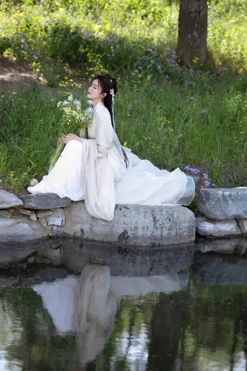 白鹿一袭白衣古风唯美