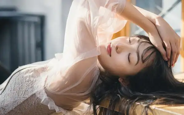 第四步,不经意的身体接触很重要.