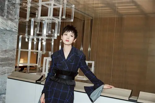 李晓峰获年度风尚明星大奖 自在如"峰"刹那芳华