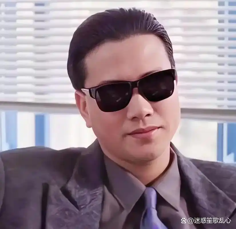 退隐江湖!66岁大佬万梓良选择小县城生活,与空姐娇妻频现餐馆!