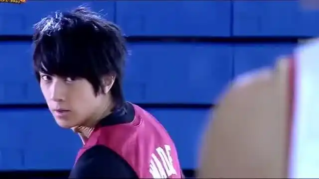 篮球火:无极尊模仿东方翔打球,东方三式只能模仿到第一式!