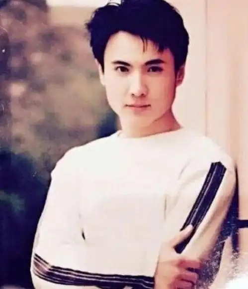 沈腾自曝曾是校草被扒出当年照片,网友:岁月是把