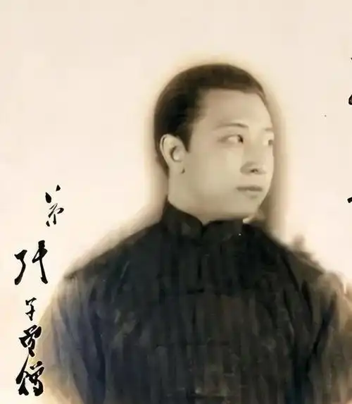 张学曾凭借着自己在多个国家的学习经历,以及出色的能力,成功跻身于