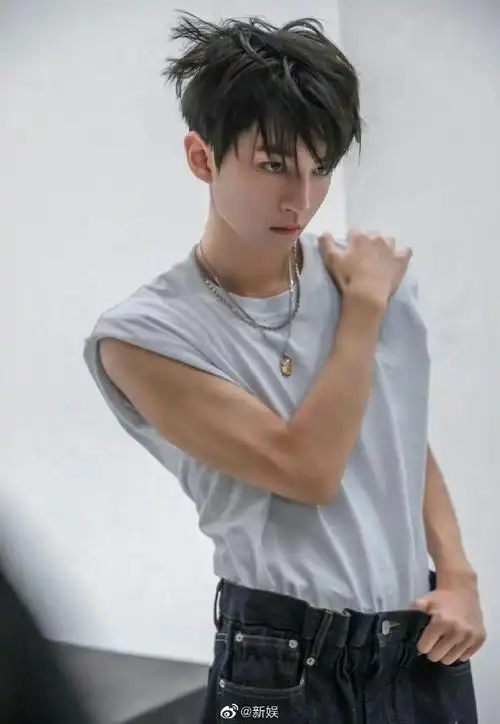 95生的肌肉#来看看95生的身材管理,请男明星们都往这个方向卷好吗!