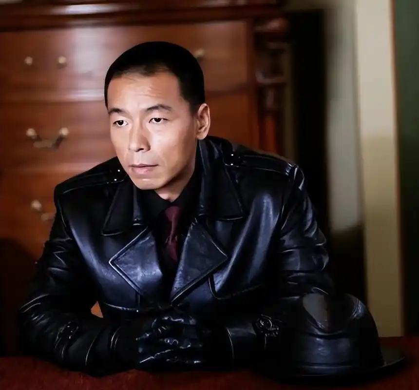 38岁替父还清千万债的硬汉演员王挺,现在过得如何?