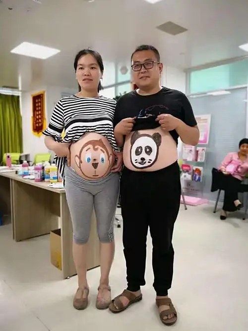 高调炫"腹",为爱写生——枣庄市立医院孕妇学校时尚孕妈肚皮彩绘