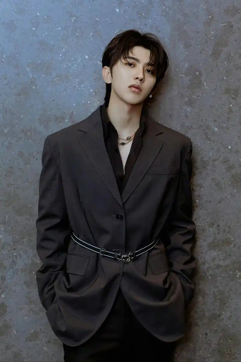 蔡徐坤穿西装究竟有多绝?