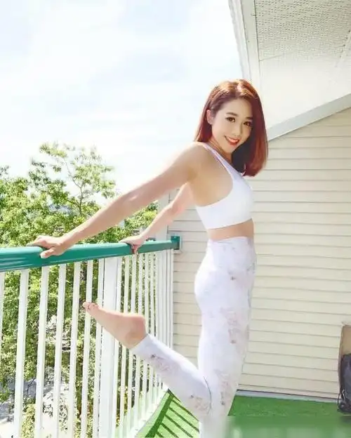 母亲节邵珮诗晒与妈妈合照网民震撼:比女儿还好看