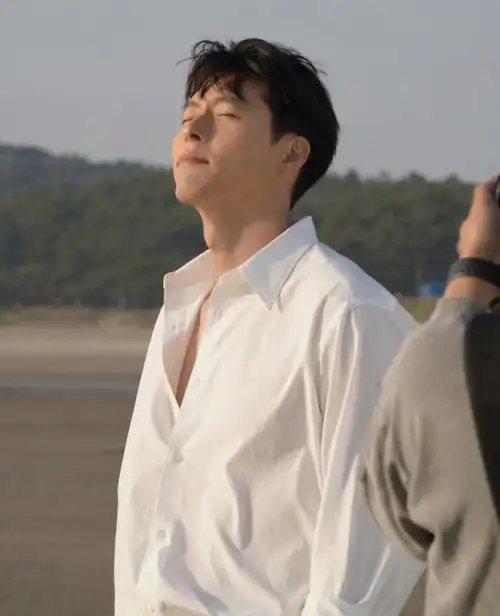 简约而不失优雅玄彬最新广告亮相白衬衫造型阳刚魅力十足