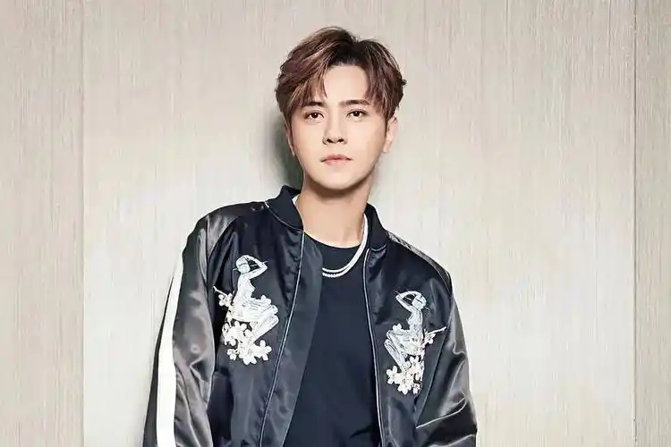 人运动事件中的另外一个女主角蝴蝶姐姐简恺乐自曝怀孕,罗志祥还出面