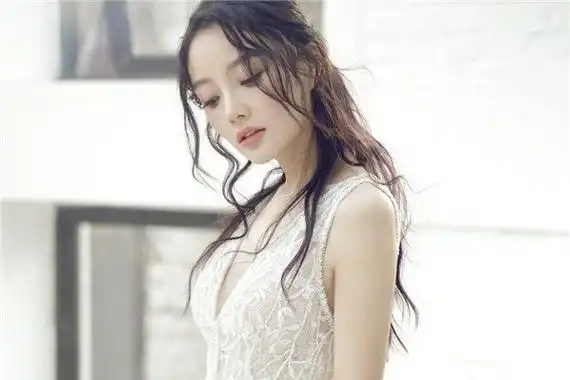 李小璐出了轨男人叫什么名字养小鬼被反噬了吗